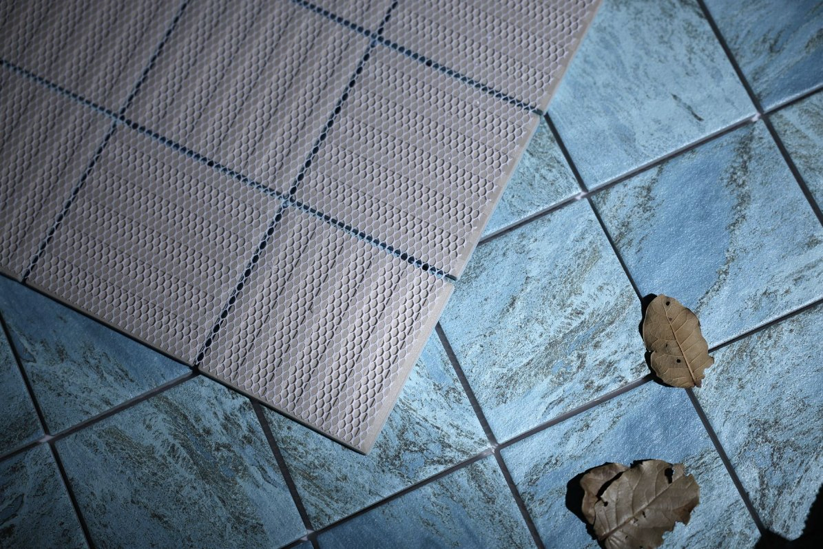 Brand New Glossy and Matte P4 Anti-Slip Ceramic Swimming Pool Mosaic Tile Bathroom Decor Mosaic