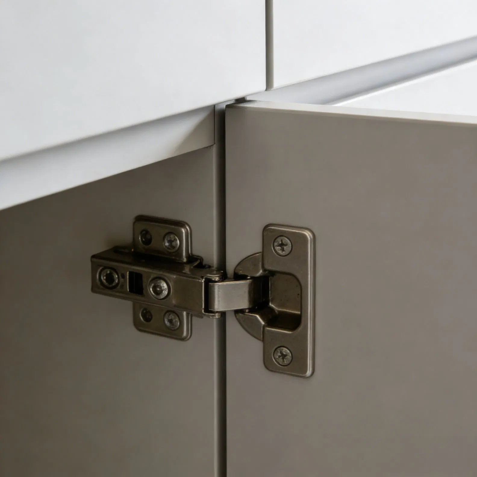 European Kitchen Cabinet System with Premium Hardware Options