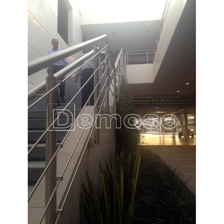 Modern Elegant Outdoor Deck Railings Wrought Iron Balusters Handrails Stainless Steel Fence (DMS-B2211)