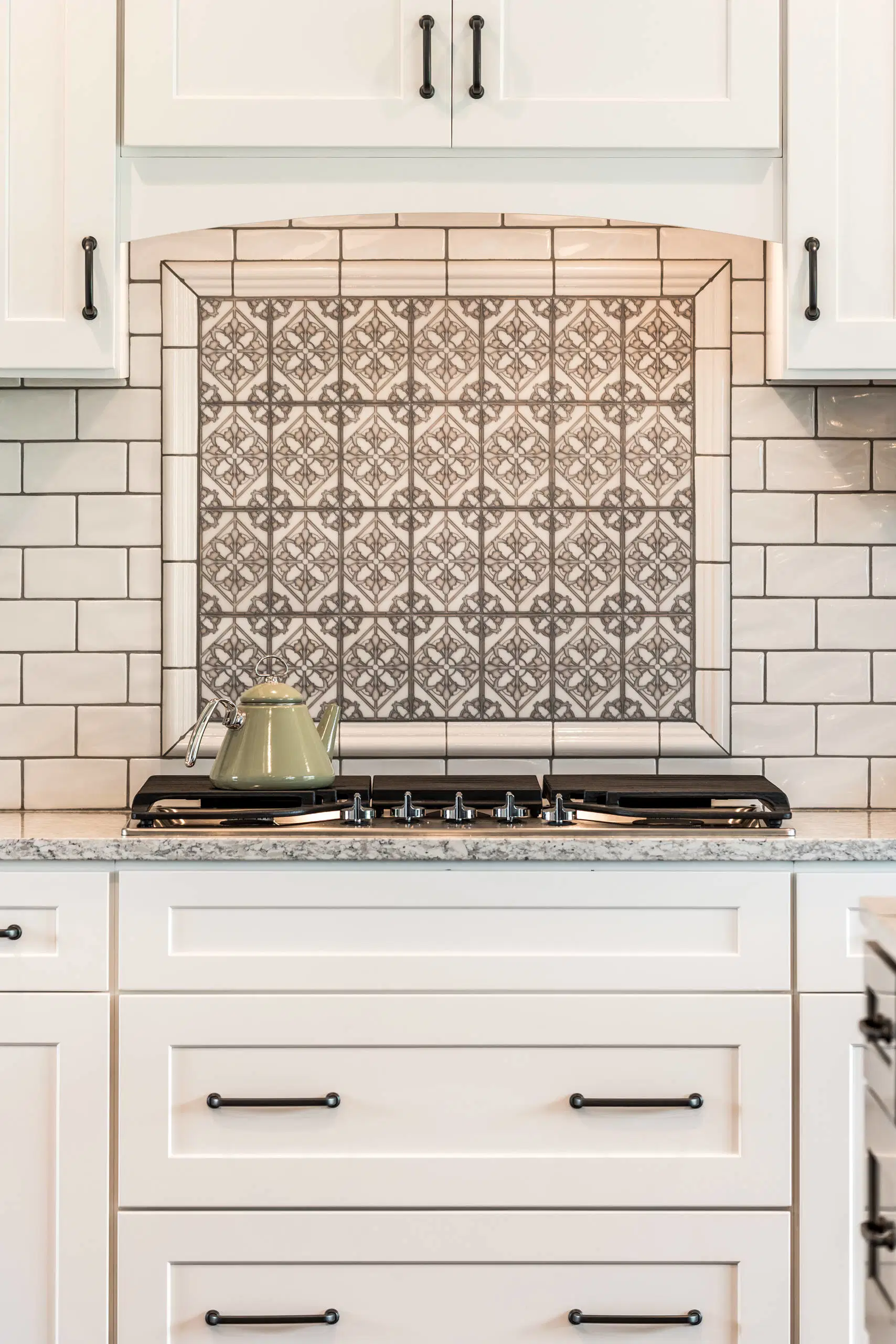 American Farmhouse Commercial Cabinet Design White Shaker Timber Solid Wood Kitchen Units