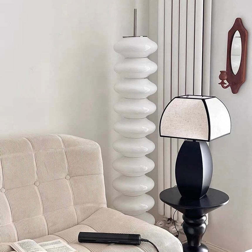 Modern Retro Black Bedside Table Lamp Small Metal Desk Lamps Black Metal Table Lamp Decorative for Hotels