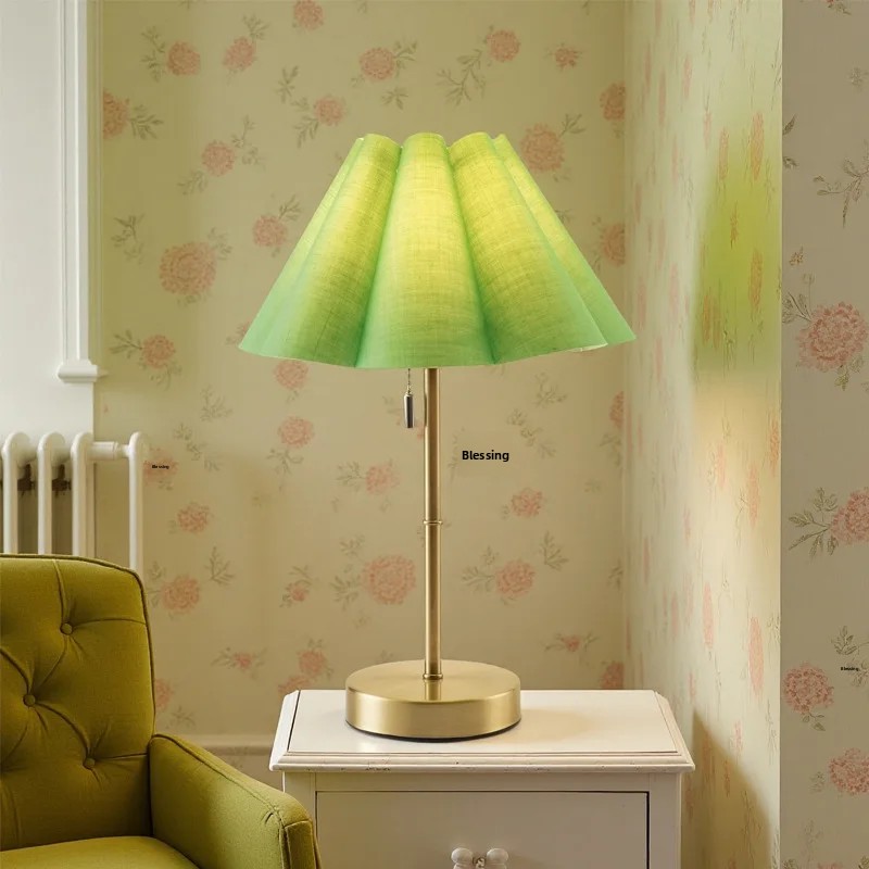 Light Luxury DC Fabric Iron Table Lamp with Battery for Bedroom Hotel Coffee Shop Bar Use