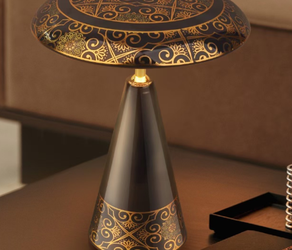 Magnetic desk light