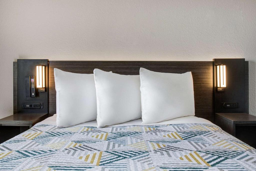 Motel 6 Gemini Matte Black Finish Headboard Light Acrylic Wall Sconce Led Indoor Room Wall Lamp for Hotel Living Room