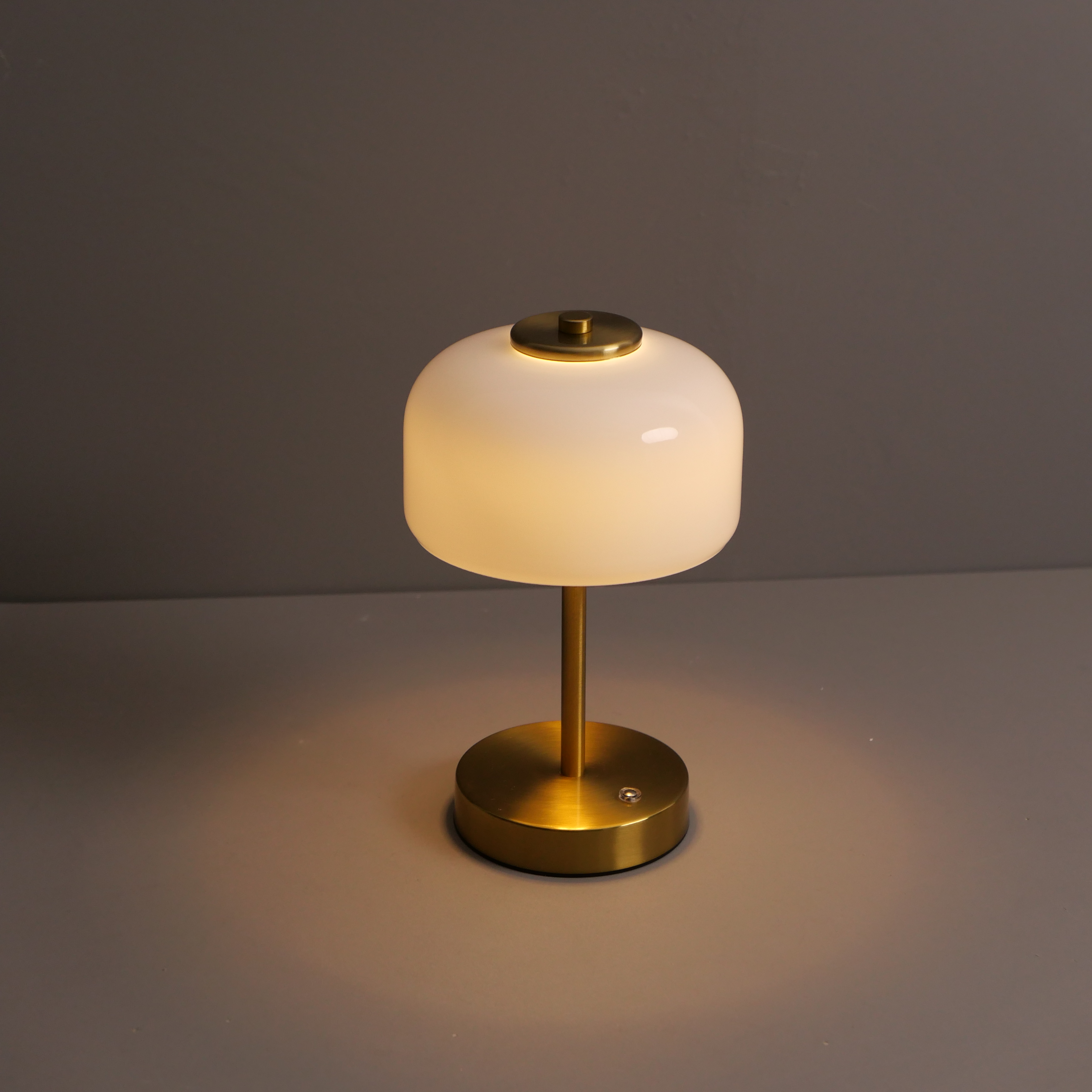 Ironware Mushroom Night Light Touch-Charging Cordless Battery Powered LED Adjustable Desk Lamp Modern Design Bedroom Decoration