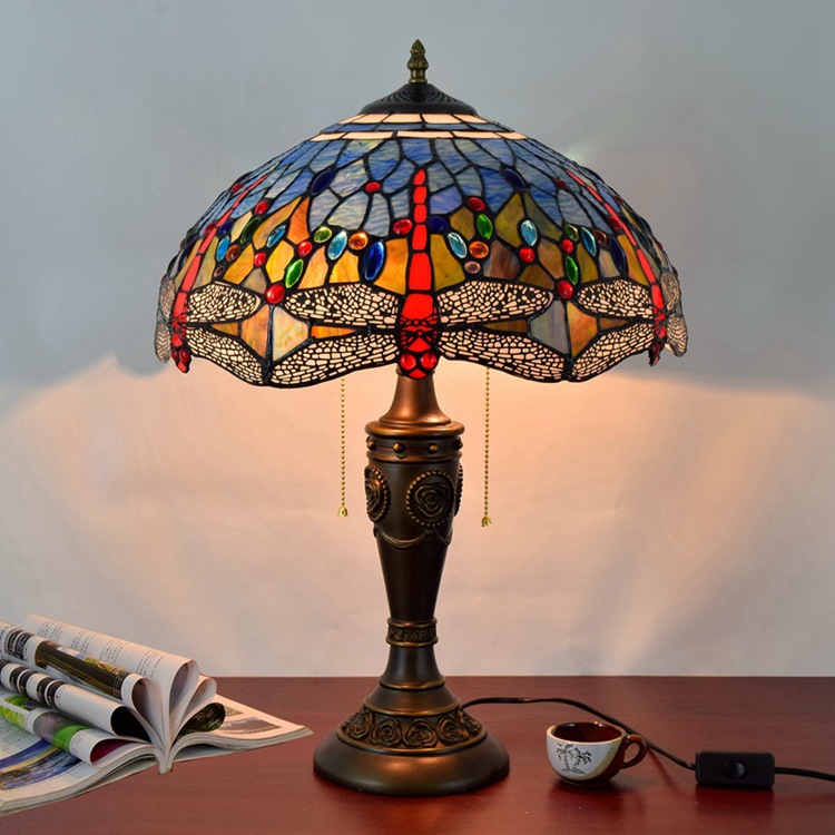 Stained glass table lamp view 4