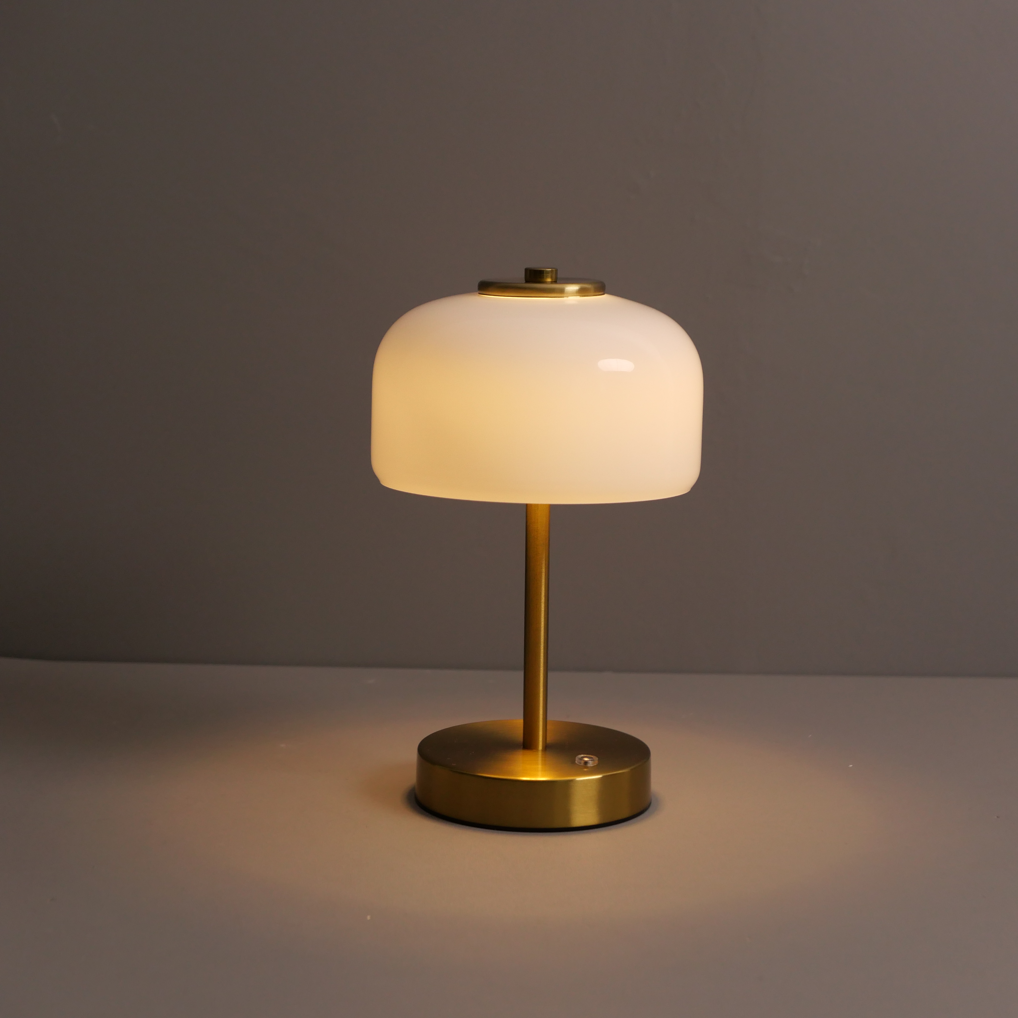 Ironware Mushroom Night Light Touch-Charging Cordless Battery Powered LED Adjustable Desk Lamp Modern Design Bedroom Decoration