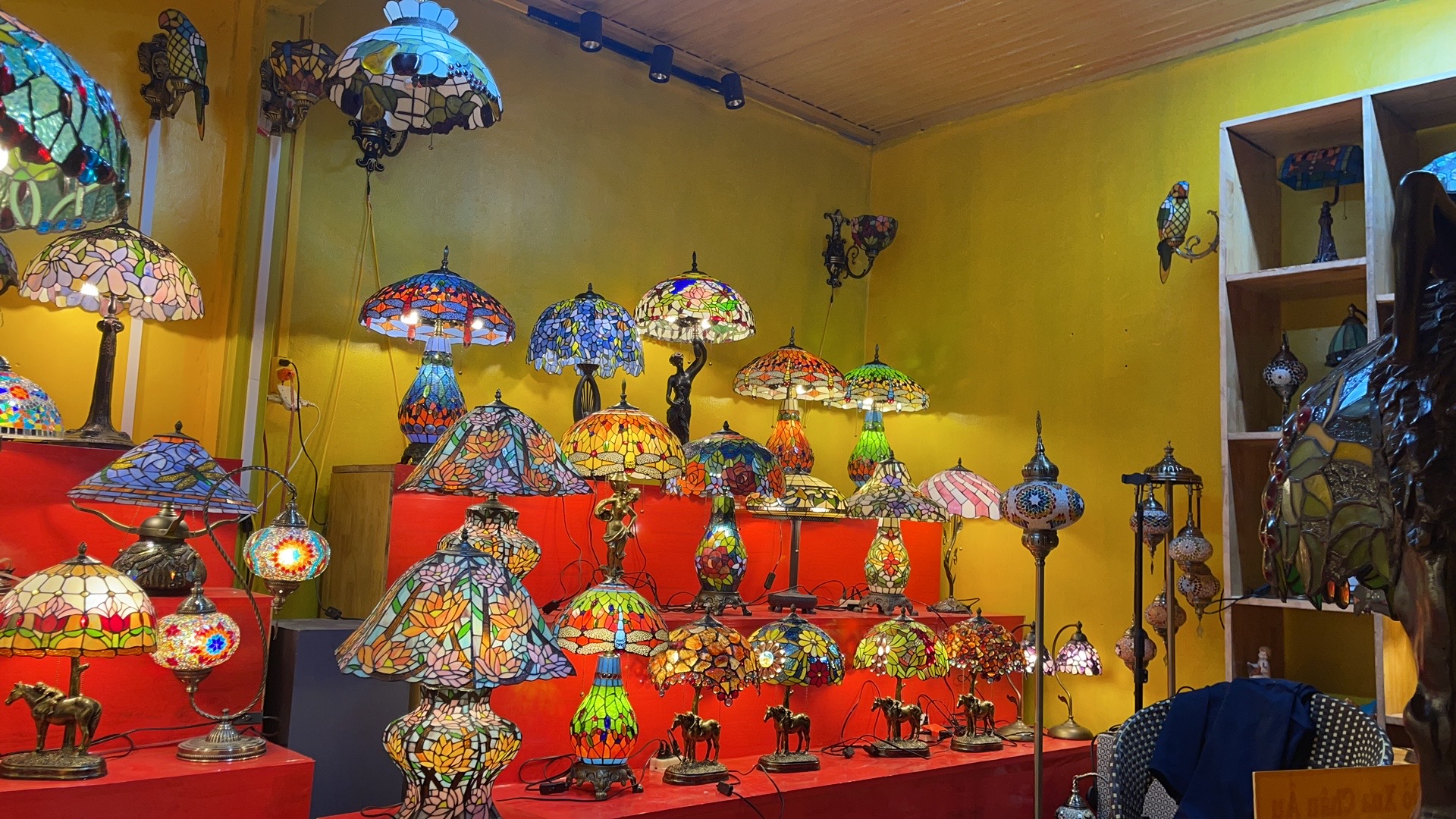 Tiffany Craft Lamp Details