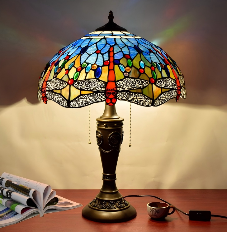 Stained glass table lamp view 1
