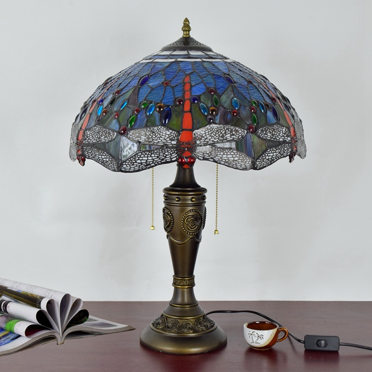 Stained glass table lamp view 2