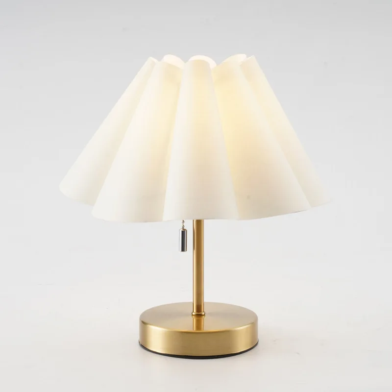 Light Luxury DC Fabric Iron Table Lamp with Battery for Bedroom Hotel Coffee Shop Bar Use