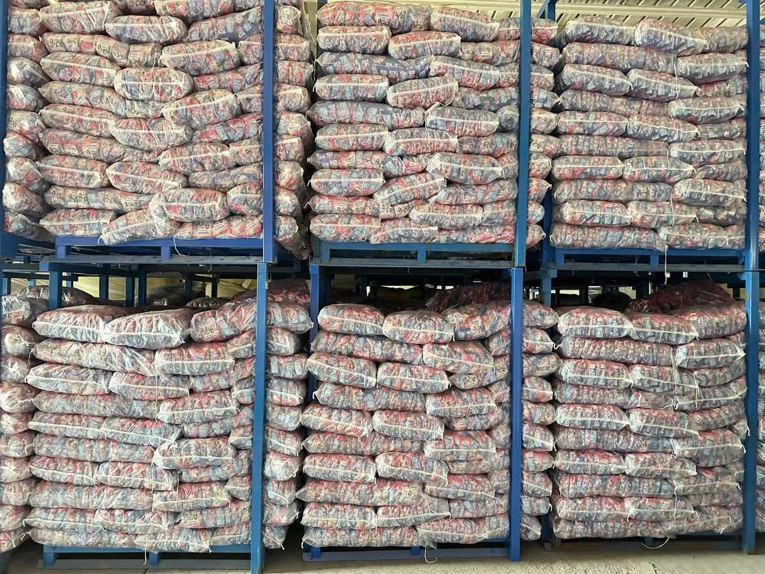 Ultimate Laundry Care: Color Safe and Freshness Assured Solution