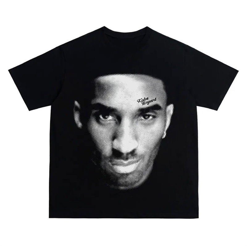 Camiseta de Homenagem ao Lendário do Basquete com Estampa Vintage Lavada e Manga Curta da Marca de Moda Vintage