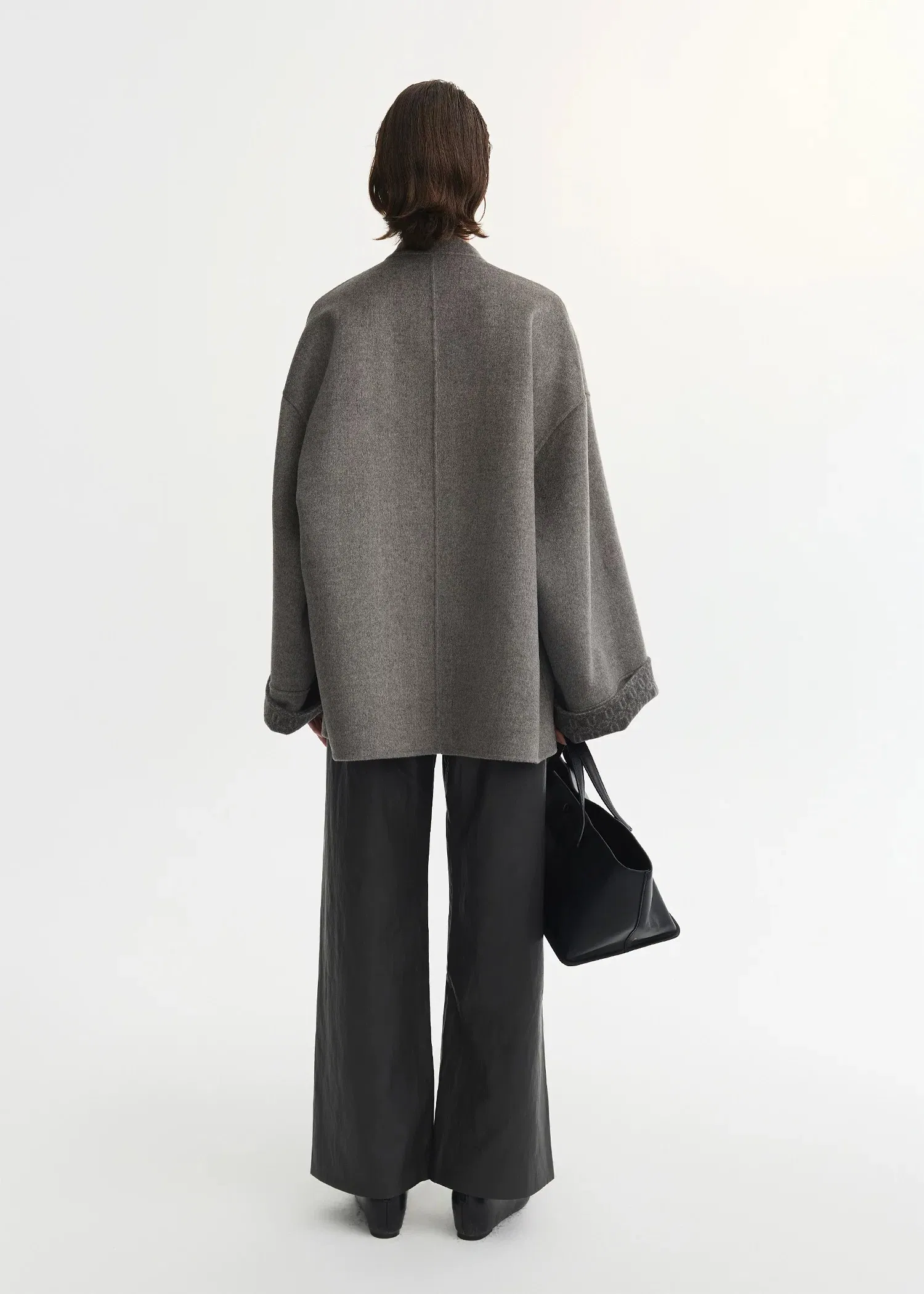Fabricante de alta qualidade, casaco de inverno de moda personalizado, tamanho médio, design jacquard interno, casaco de cashmere e lã dupla face para mulheres, com mangas largas
