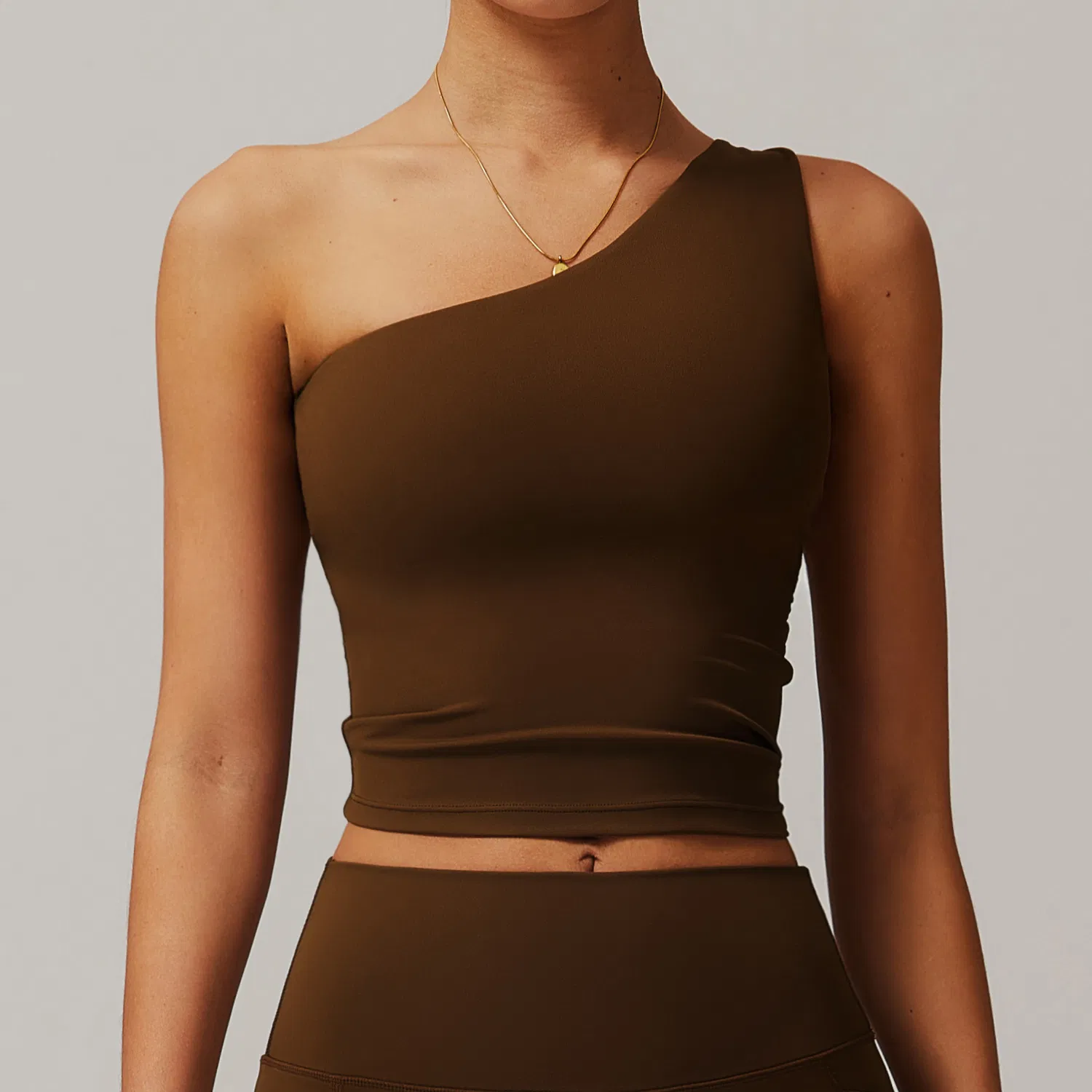 Novo Design Top Cropped Assimétrico Secagem Rápida Alta Elasticidade Camisetas de Ginástica Shockproof Top Cropped com Almofadas