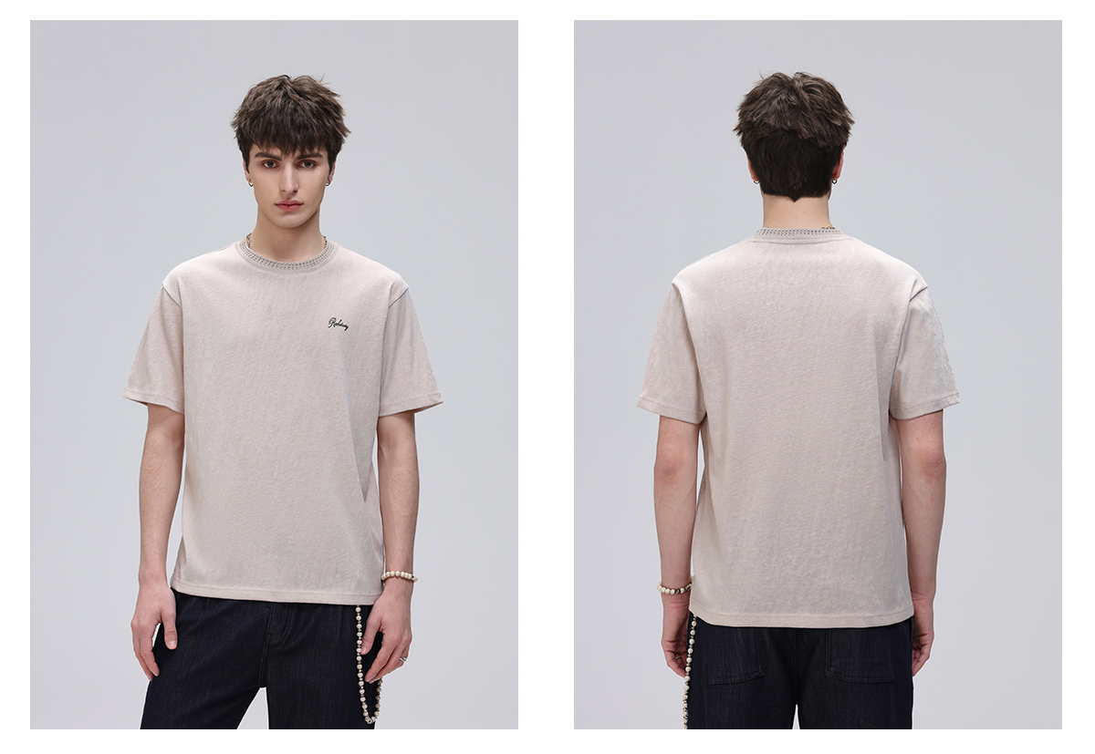 Camiseta de Manga Curta com um Design Impresso Simples