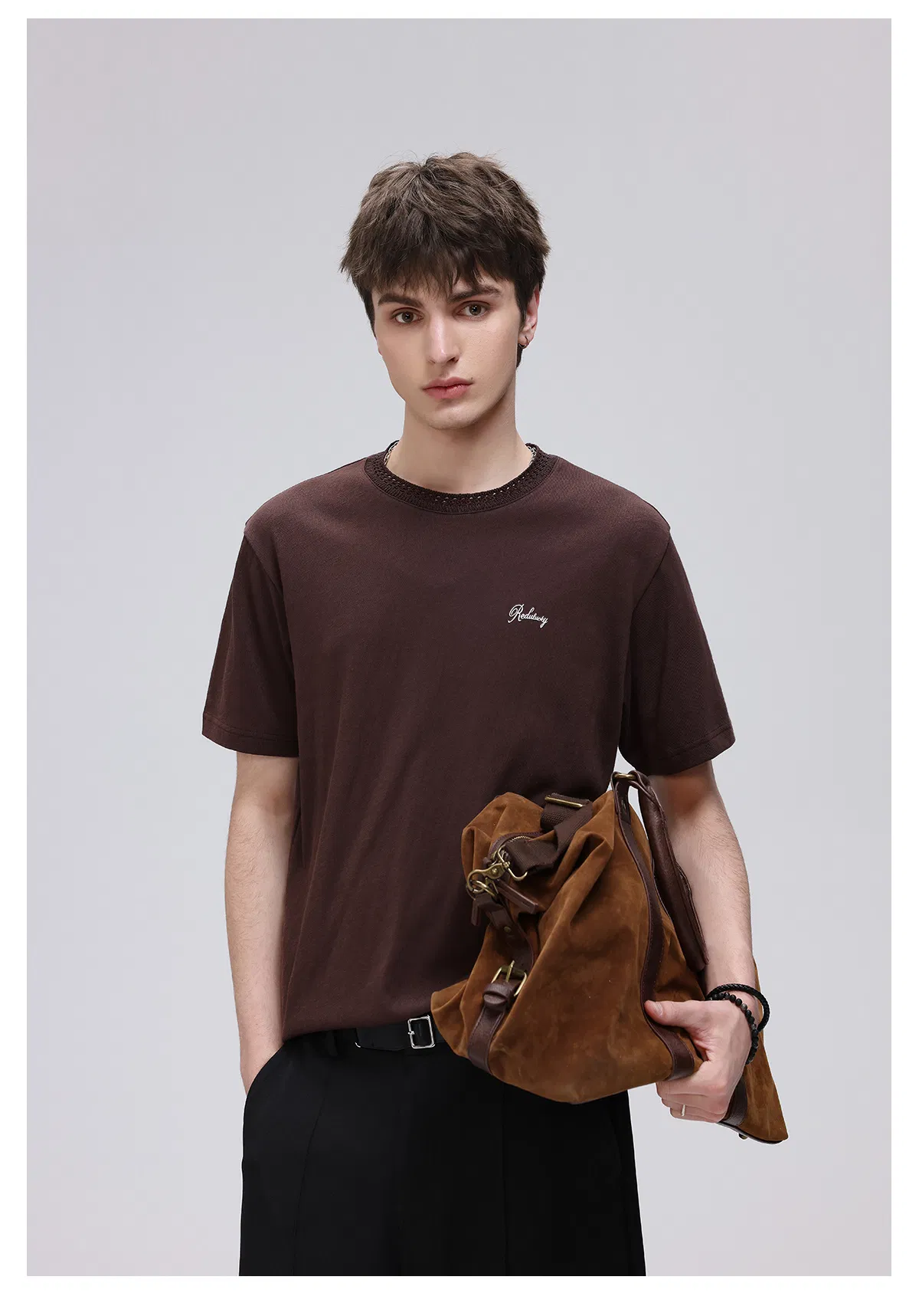 Camiseta de Manga Curta com um Design Impresso Simples