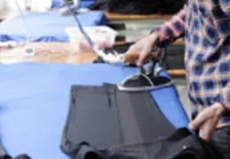 Passagem e acabamento final das peças de roupa