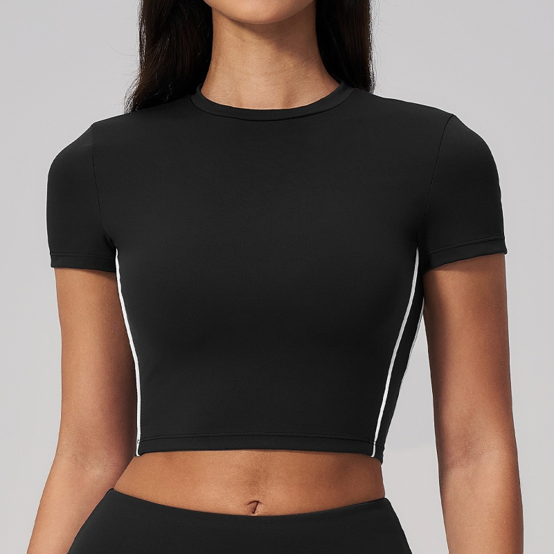 Roupas femininas de moda, vestuário esportivo, blusa com costuras contornadas no busto e ajuste slim cropped para treinos ao ar livre