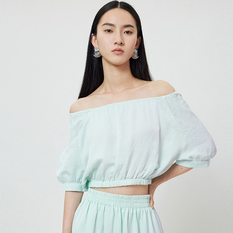 Camisa Cropped Casual Feminina com Ombros à Mostra, Mangas Balão Soltas