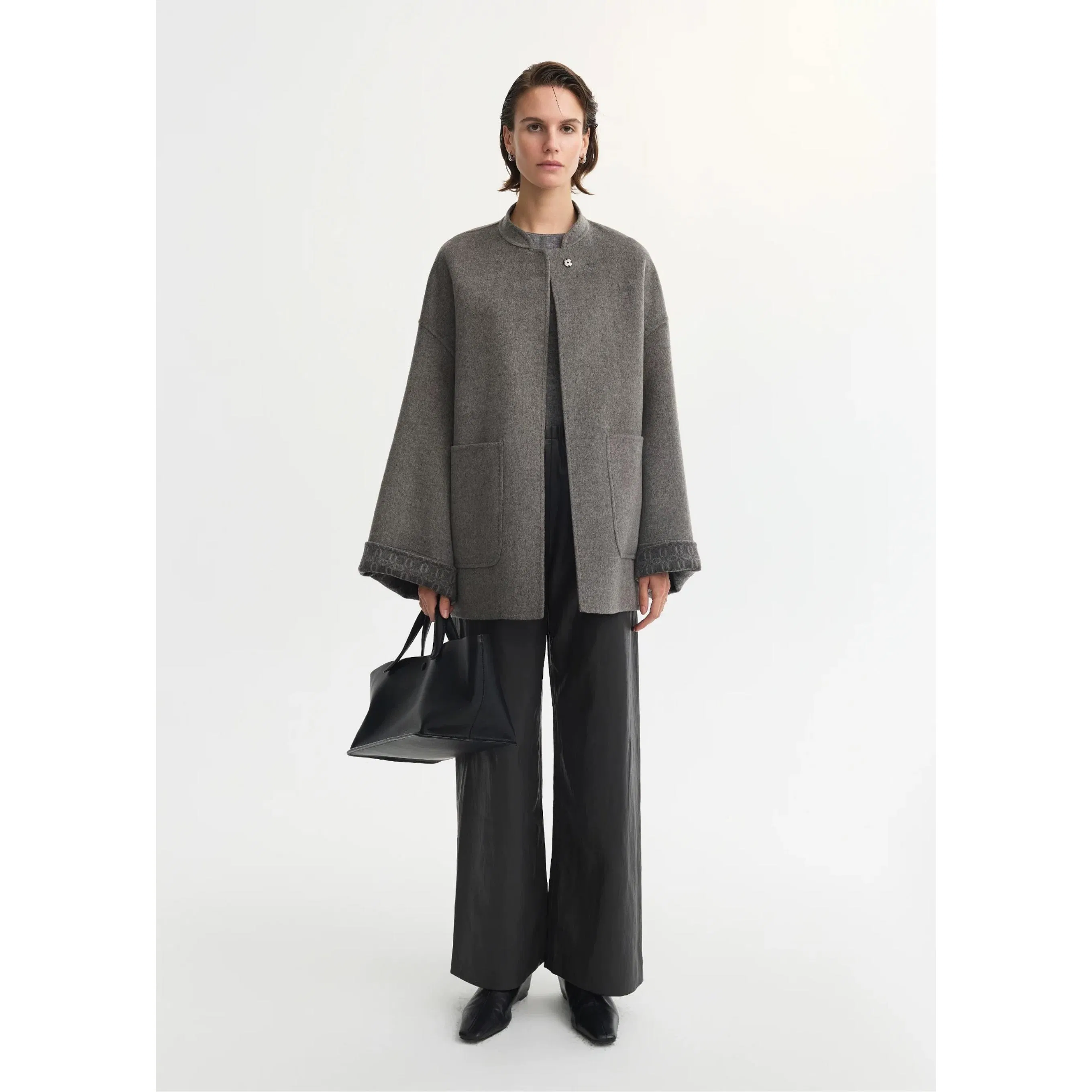 Fabricante de alta qualidade, casaco de inverno de moda personalizado, tamanho médio, design jacquard interno, casaco de cashmere e lã dupla face para mulheres, com mangas largas