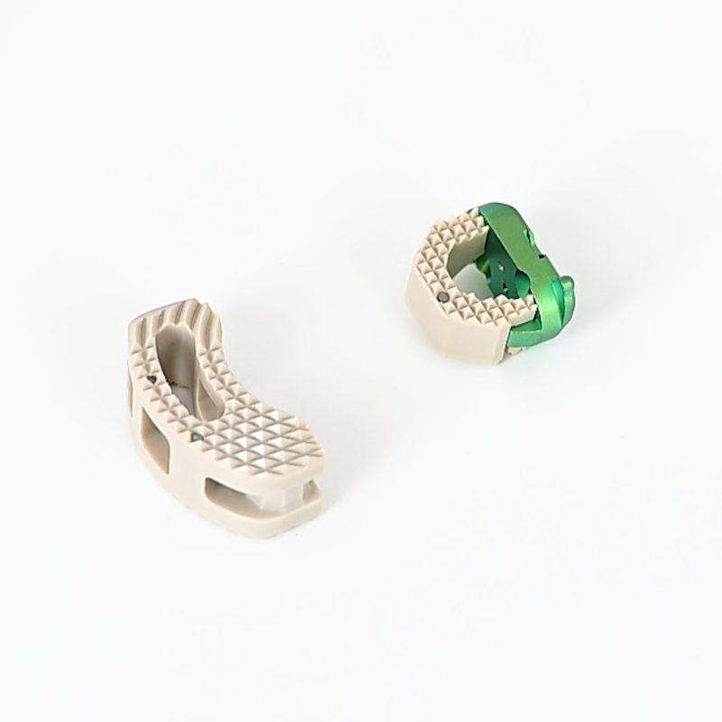 Smooth Finish Machined Peek Lumbar Interbody Cage, Atraumatic Design Spinal Implant for Patient Comfort