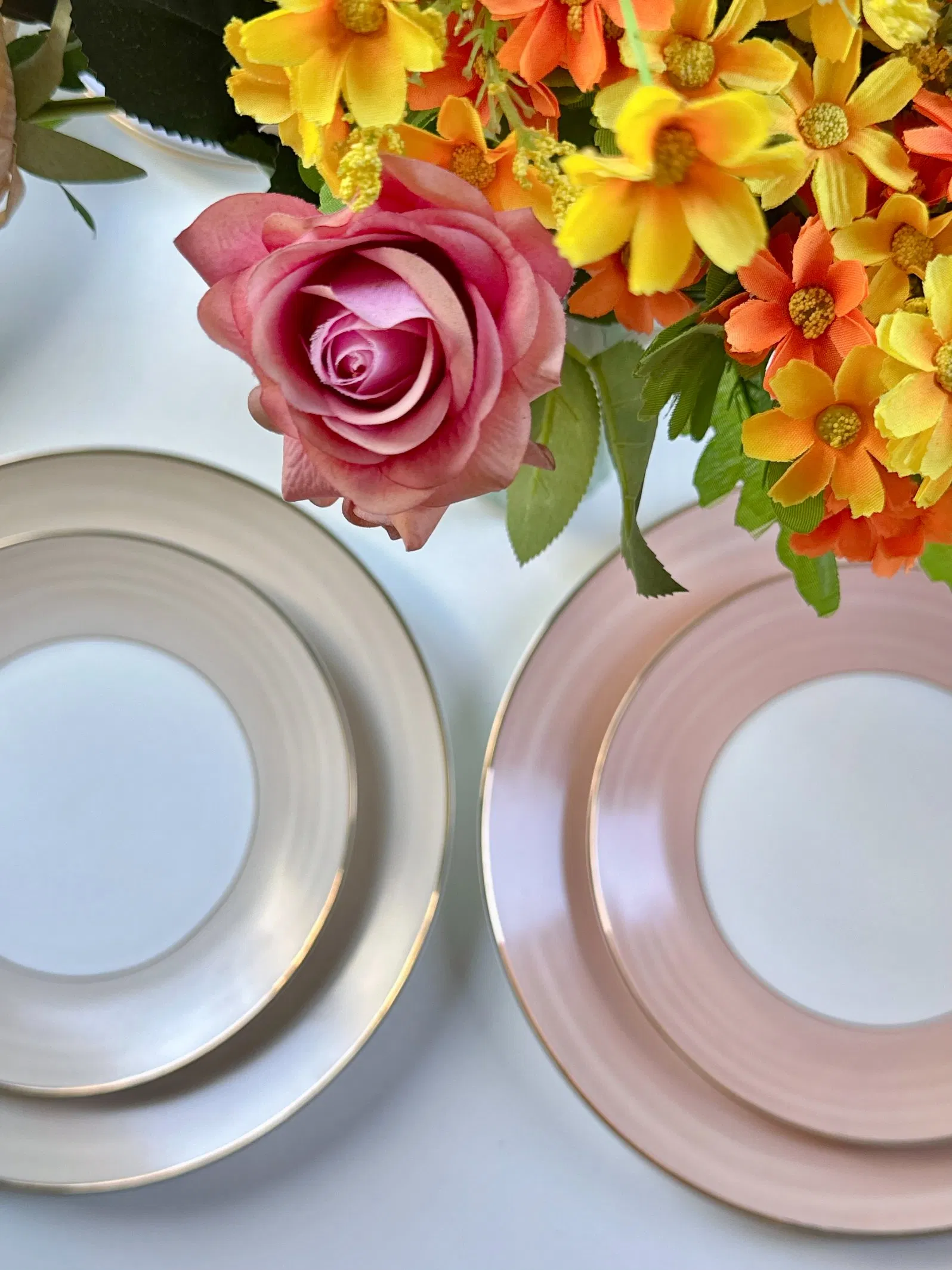 Round Ceramic Set Bone China Plates for Wedding Events Customized Occasions