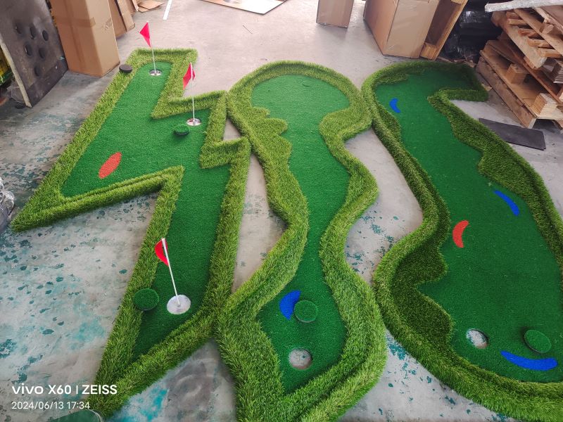 Factory Wholesale 9 Hole Golf Green Custom Made Mini Golf Putting Green Indoor Outdoor Practice Portable Large Size Putting Mat