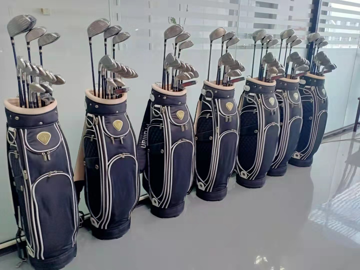 OEM Custom Carbon Fiber Woven Rib Golf Club Set Medium Weight Industrial High Swing Speed Complete Driver-Iron-Putter Kit Pros