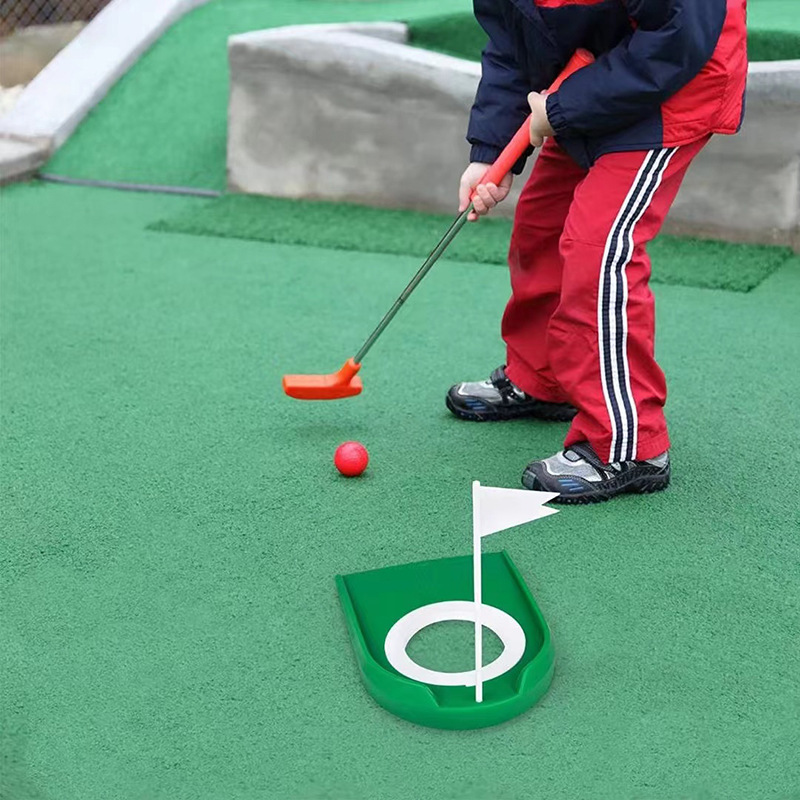 Indoor/Outdoor Plastic Practice Golf Putting Cup with Flag Training Equipment for Golfers