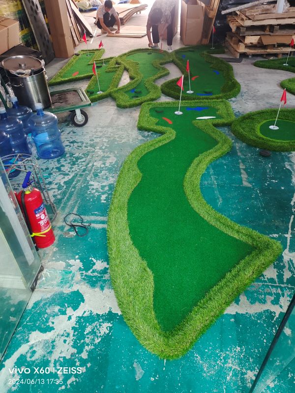 Factory Wholesale 9 Hole Golf Green Custom Made Mini Golf Putting Green Indoor Outdoor Practice Portable Large Size Putting Mat