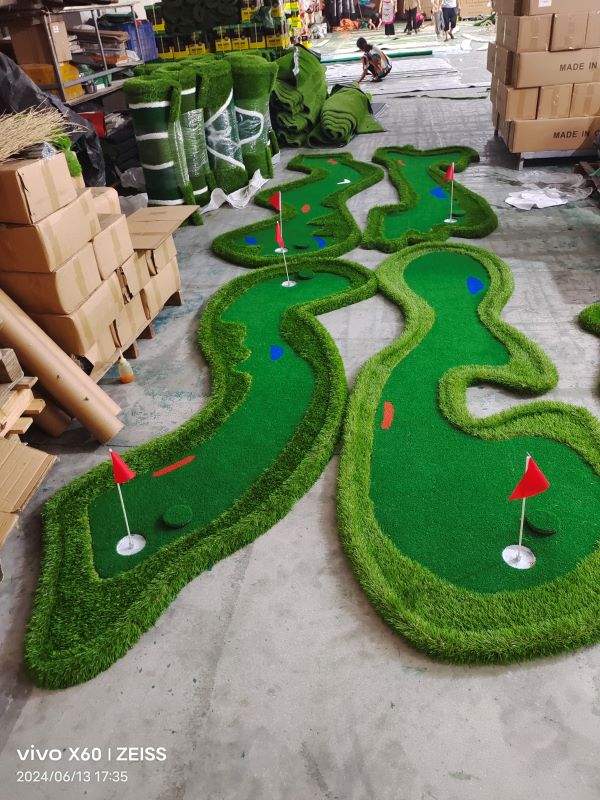 Factory Wholesale 9 Hole Golf Green Custom Made Mini Golf Putting Green Indoor Outdoor Practice Portable Large Size Putting Mat