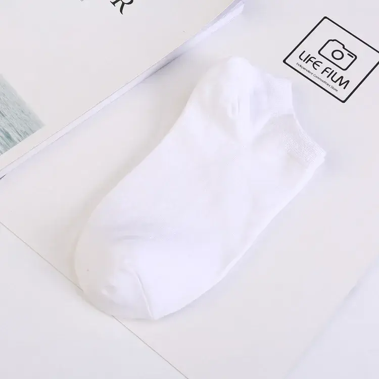 Wholesale Men's High Quality Polyester Cotton Sport Socks Casual Knitted Ankle Style Logo Solid Ankle Available White Black Summer Manufacturer, Manufacturers