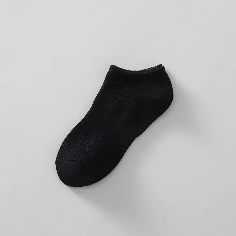 Wholesale New White and Black Polyester Cotton Sports Socks Comfortable Crew for Running Training Fitness Summer Season