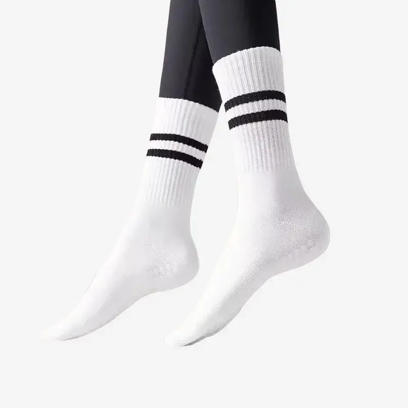 China Custom Design Anti Slip Women Sport Socks Custom Logo Cute Embroidery Gym Yoga Pilates Grip Socks Manufacturer, Factory