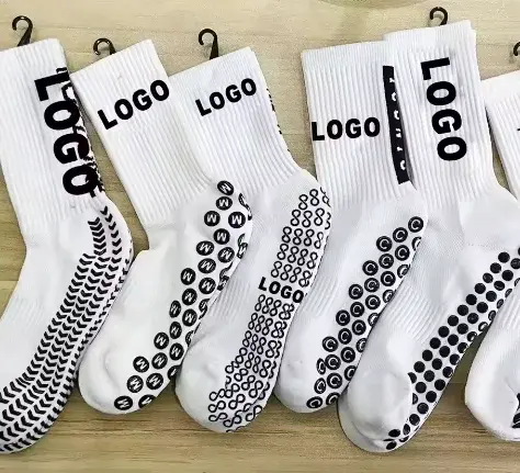 Wholesale Cmax  Men's Anti Slip Crew Athletic Sport Grip Socks Custom Logo Non-Slip Bottom Anti Odor for Soccer and Football Manufacturers, Supplier