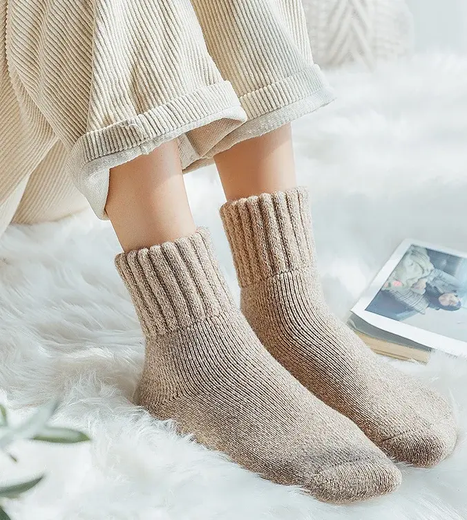 Wholesale Custom Logo Knitted Autumn Winter Thick Thermal Women Merino Sheep Wool Socks
