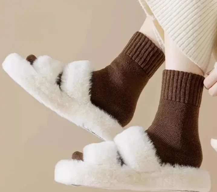 China Cmax Wholesale Custom Logo Knitted Autumn Winter Thick Thermal Women Merino Sheep Wool Socks Fashion and Warm Home Sock Supplier, Suppliers