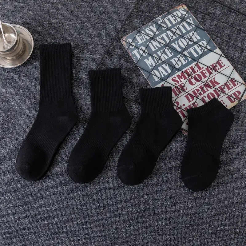 Wholesale Quality Oem Custom Cotton Embroidered Design Socks Embroidery logo Cotton Sox Customize Custom logo Sport Men Socks Manufacturers, Supplier