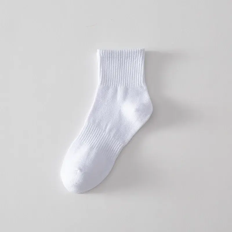 Wholesale New White and Black Polyester Cotton Sports Socks Comfortable Crew for Running Training Fitness Summer Season