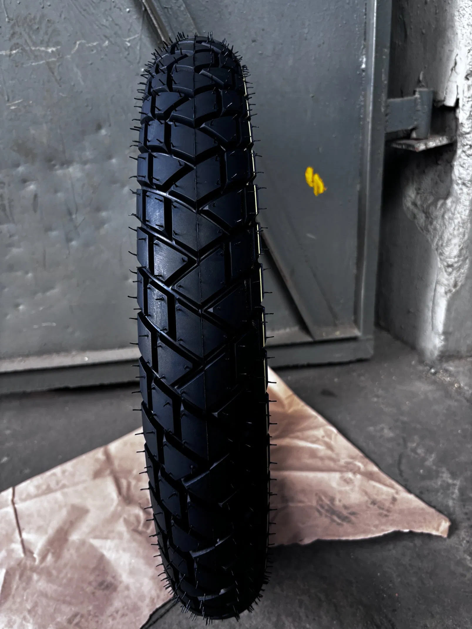 Strong Wear Resistance Safe Driving Semi-Hot Melt All-Terrain Motorcycle Tire
