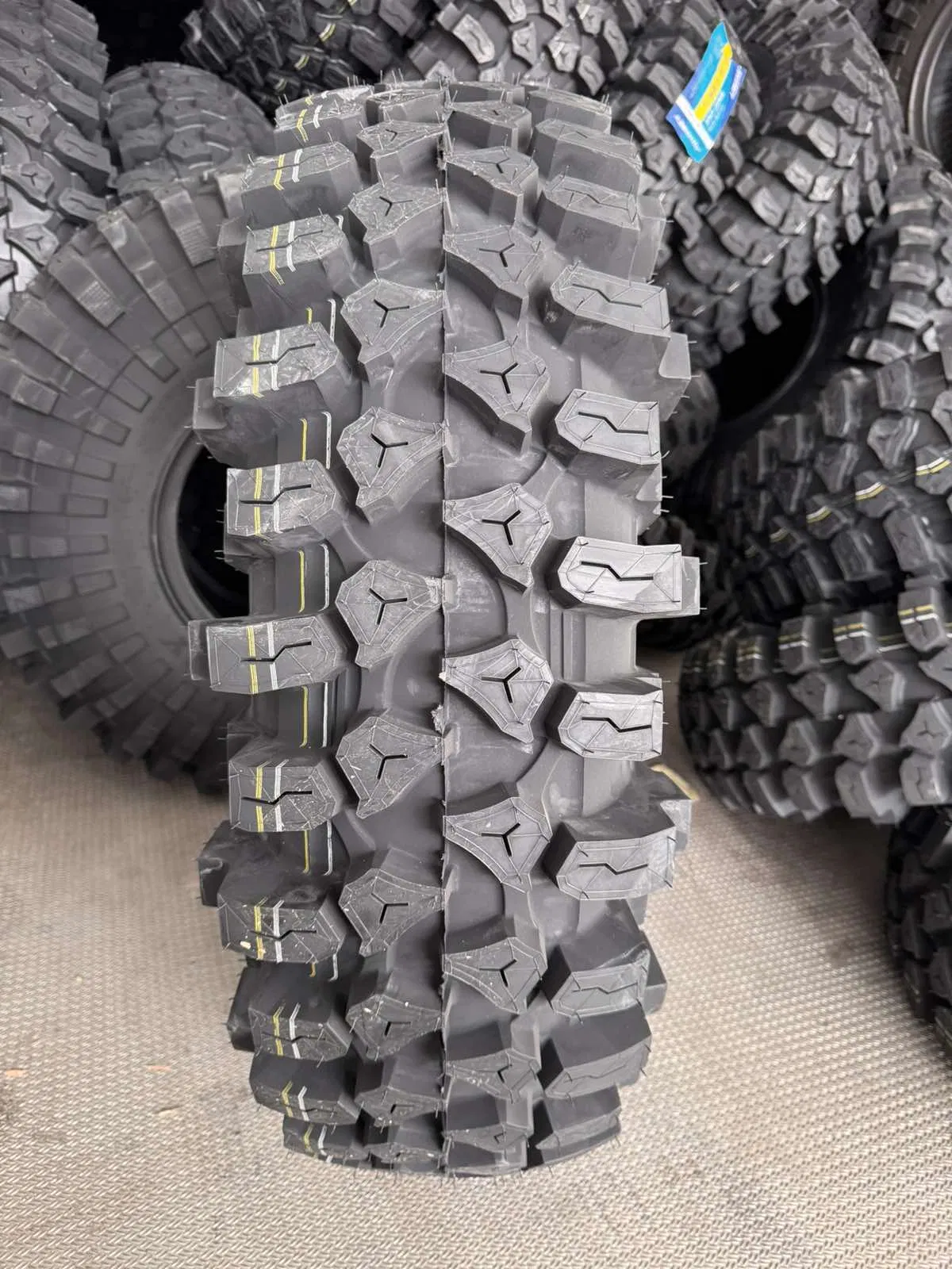 Geronee Mud Terrain Competition Extreme off-Road Racing 4X4 Light Truck SUV Mt LTR 33s 35s 37s 38.5s 40s 43s 45s 4WD Tires 43X15.5-17 38.5X12.5-16 33X12.5-17