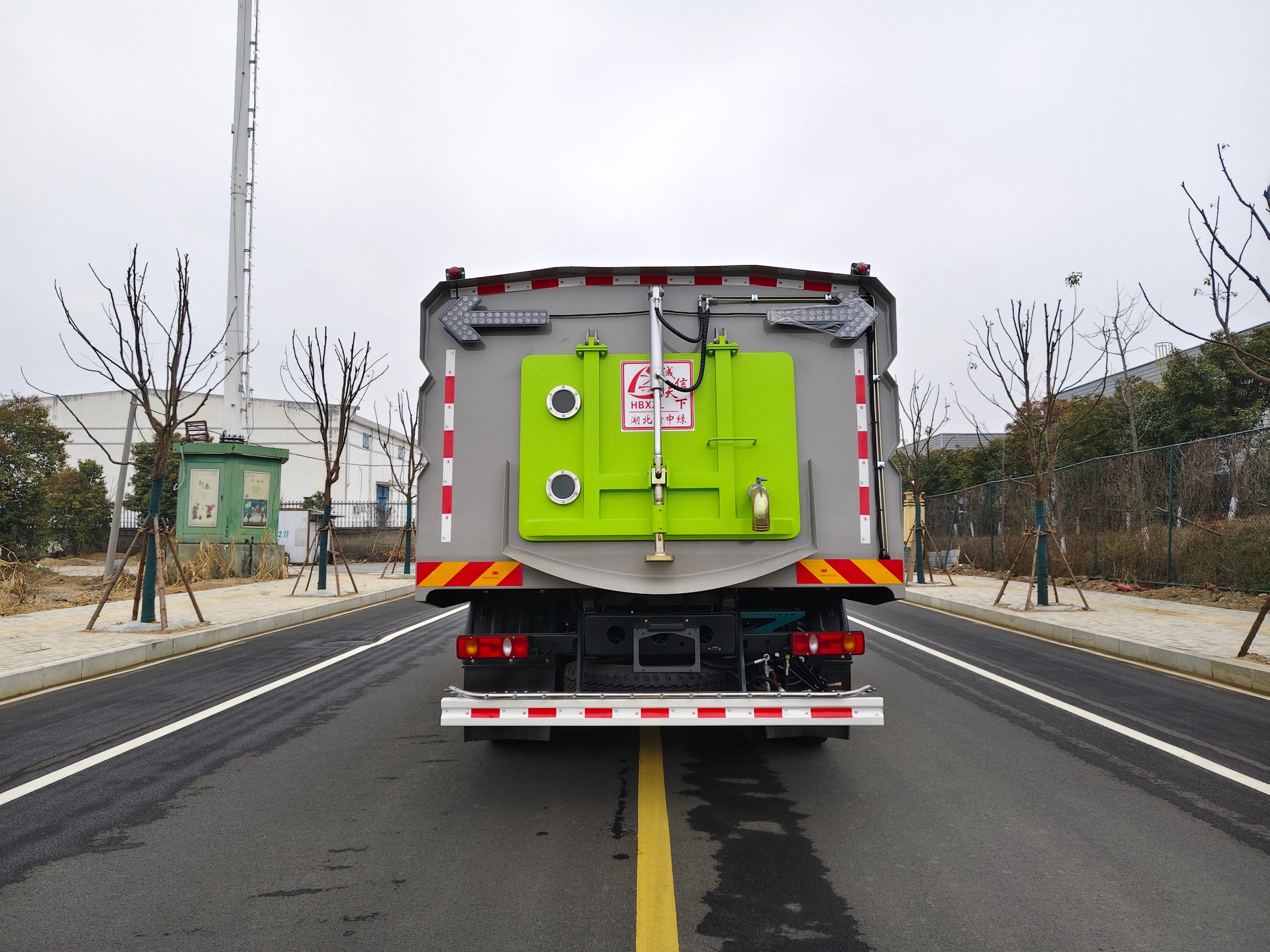 Durable Commercial Road Sweeper Truck with 5cbm Garbage Volume for Sale