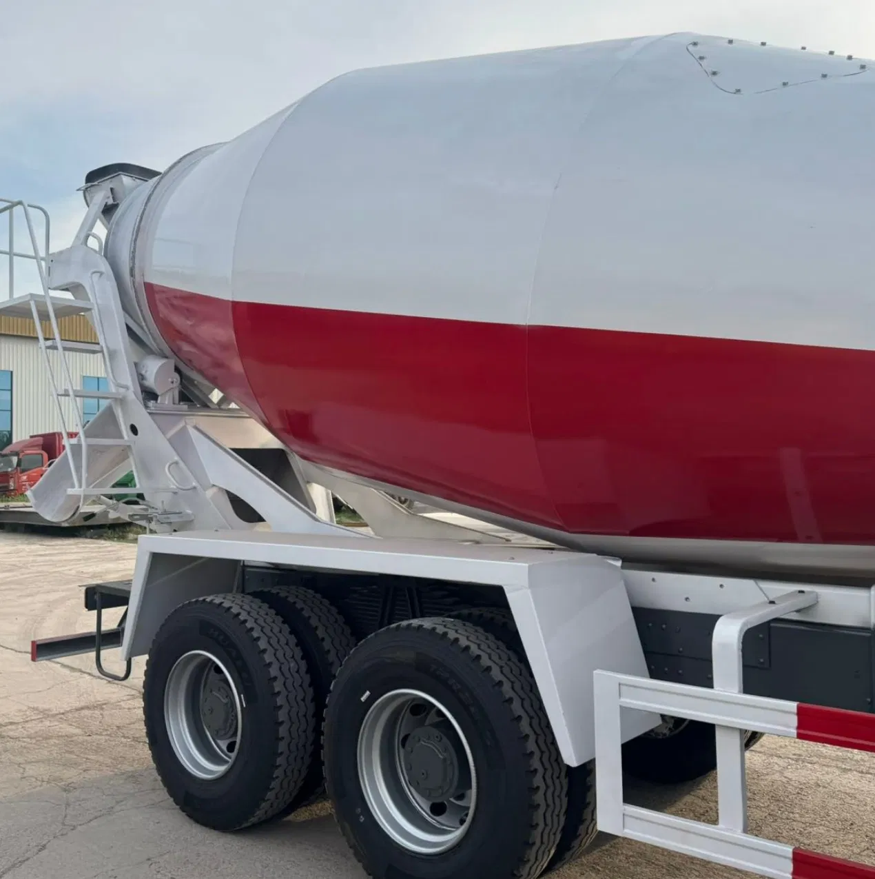 HOWO Sinotruck/Euro2/10cbm/10m3/Light Hand Driving Rhd/371HP/6*4 Cement Concrete Drum Mixer Truck for Sale