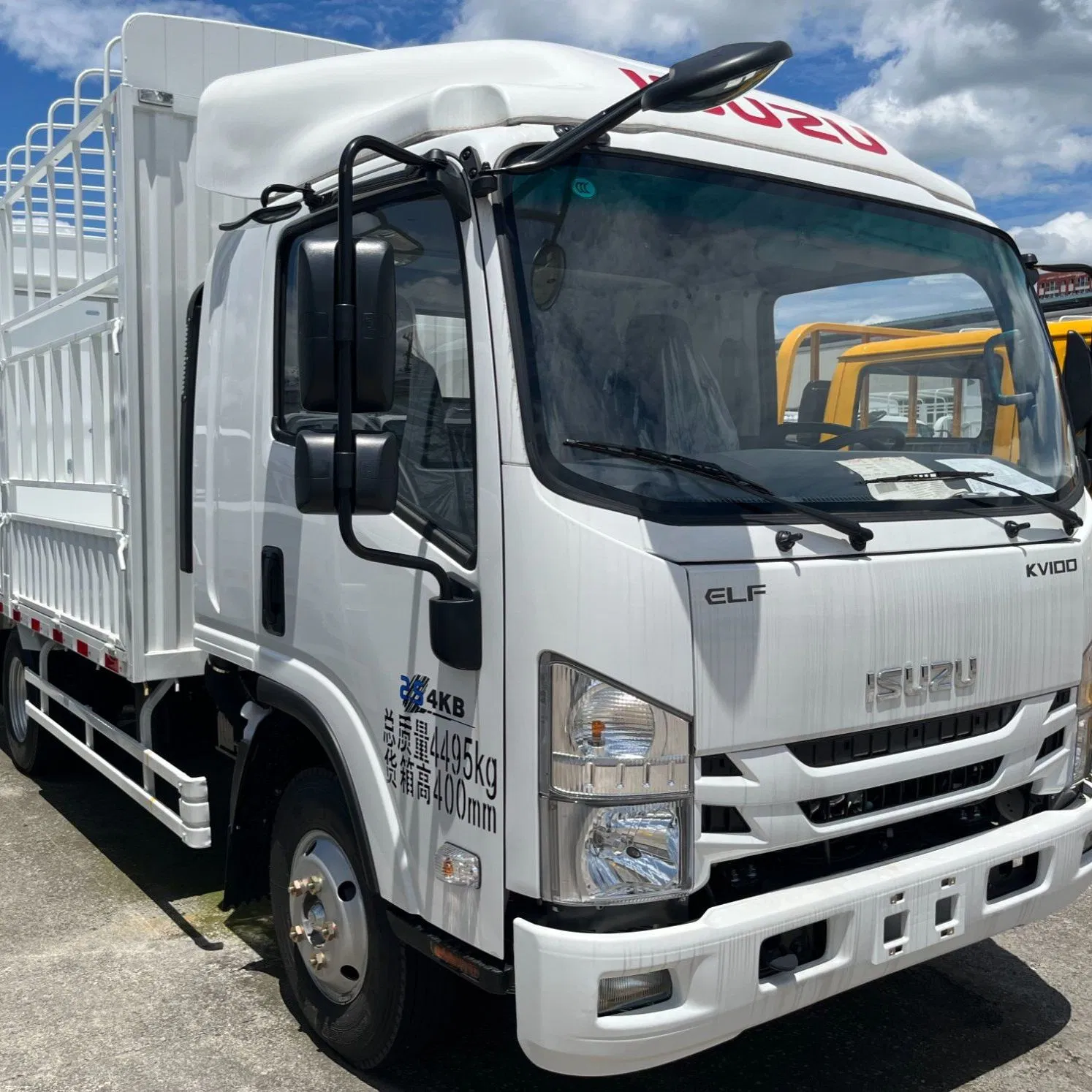 Mini New Freezer for Isuzu Mobile Garbage Refrigerated Light Commercial Van Box Cargo Dumpster Tipper Dump Food Dump Truck Price