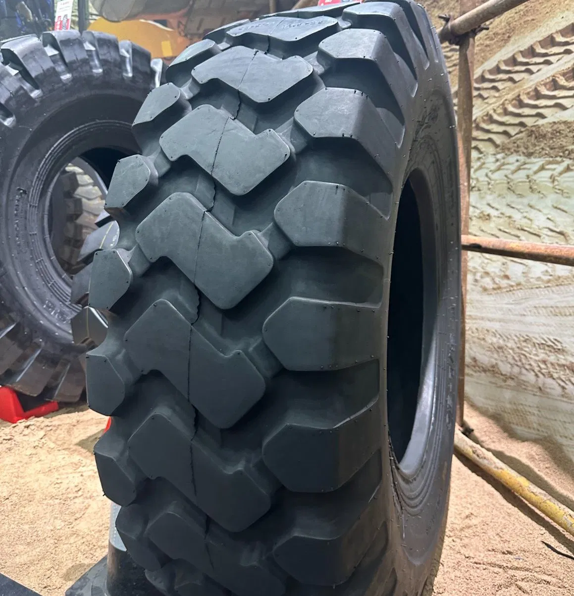 17.5-25 20.5-25 23.5-25 Tt off The Road Tyres/off The Road Tires/off Road Tyres/off Road Tyres/OTR Tyres/OTR Tires for Loader/Dozer/Earthmover/Grader/Scraper