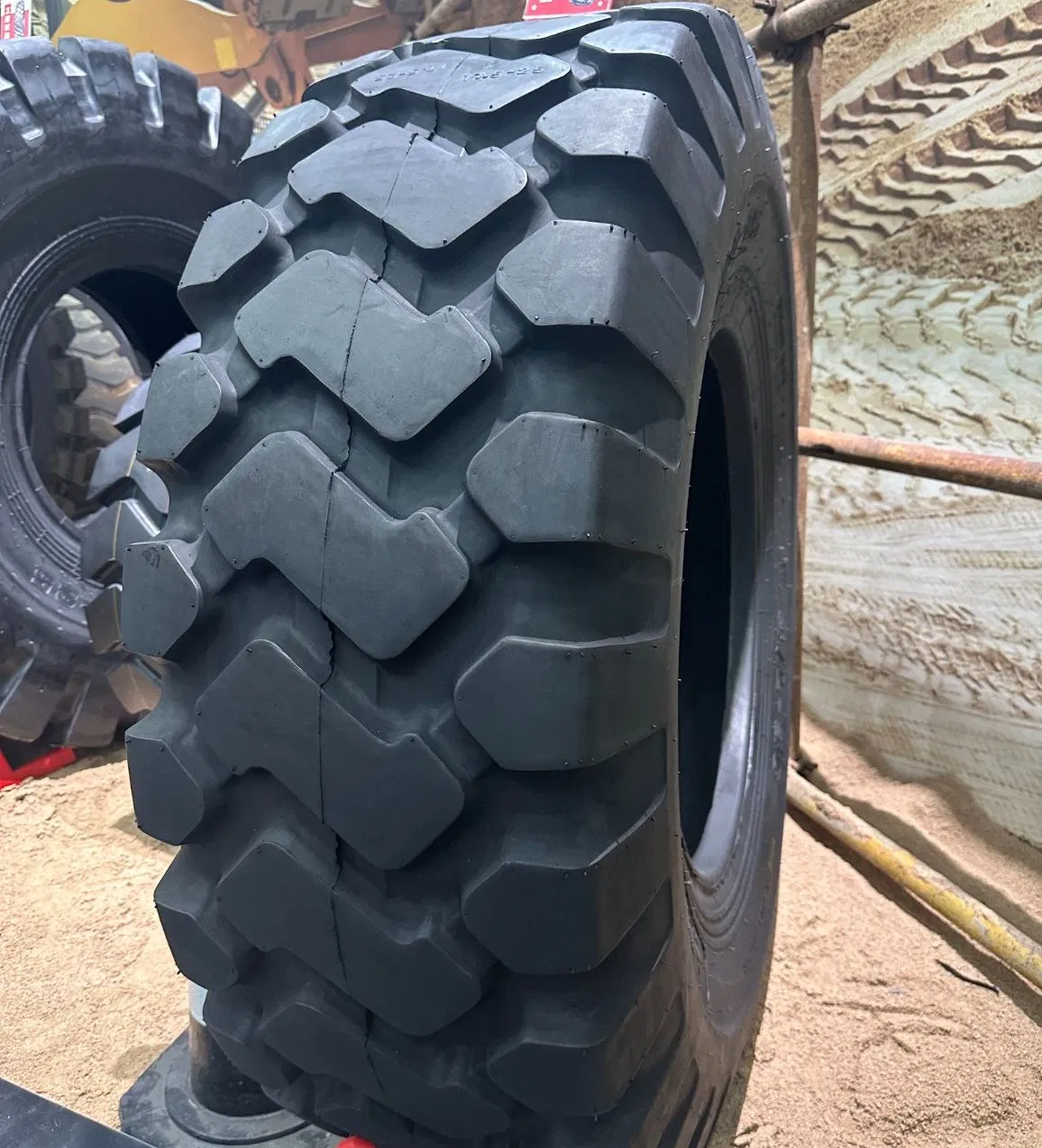 17.5-25 20.5-25 23.5-25 Tt off The Road Tyres/off The Road Tires/off Road Tyres/off Road Tyres/OTR Tyres/OTR Tires for Loader/Dozer/Earthmover/Grader/Scraper