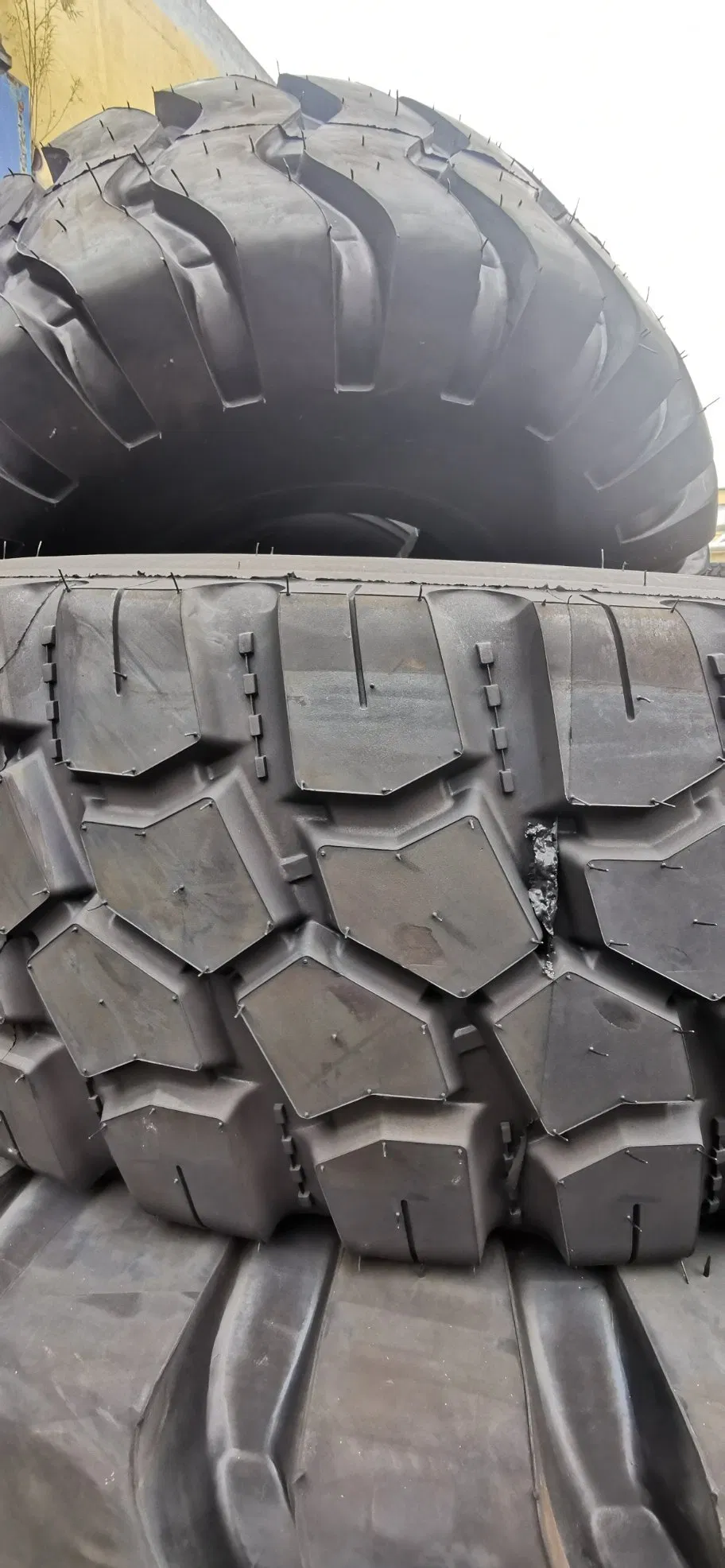 OTR Tire Tyre for Various Construction Machinery Vehicles Material Handling Vehicles Yinbao Yb916 16.00r25 16.00r29 14.00r25 off The Road Tires