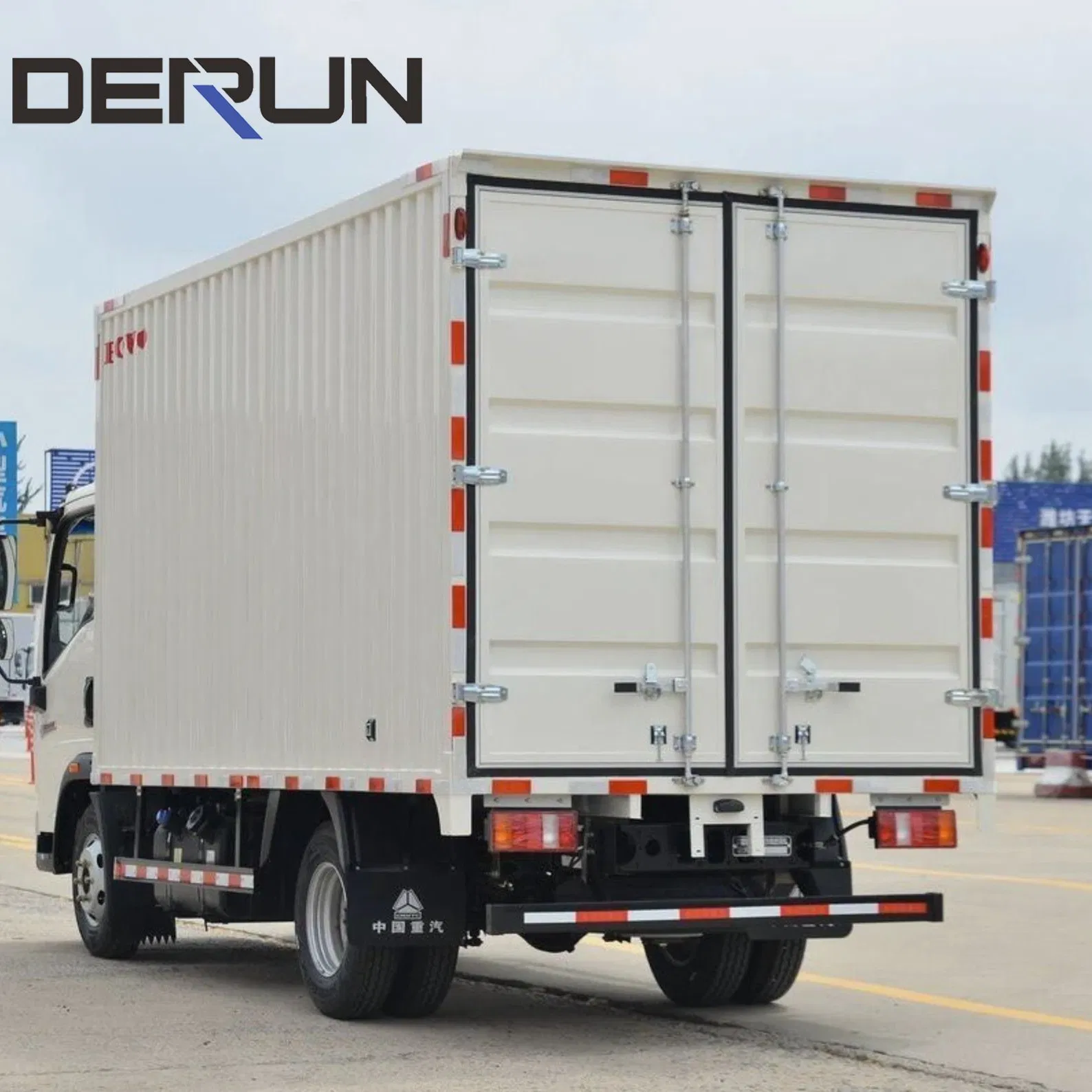 Sinotruk HOWO Light 5tons Van Cargo Truck for Sale