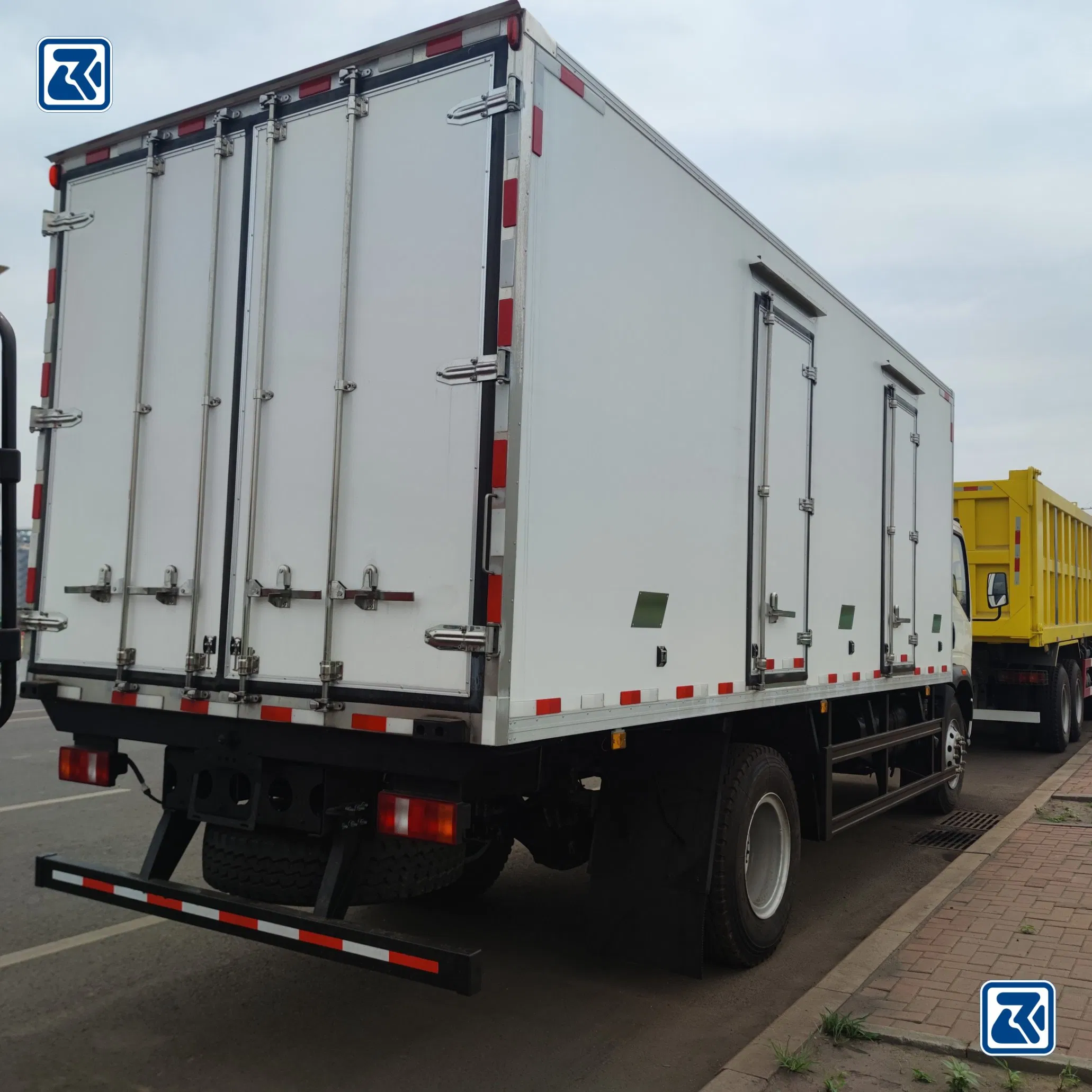 Sinotruk/HOWO 4X2 5 Ton Carrier Cooling Cargo Van/Light/Lorry/Food/Reefer/Freezer/Refrigeration/Refrigerator Truck for Refrigerated/Freezing/Cold/Sale